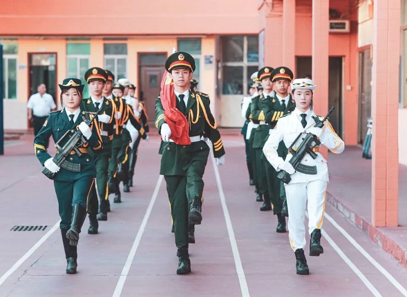华成职校线上升旗暨十月表彰大会.jpg